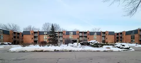 4179 Columbia Rd #213, North Olmsted, OH 44070