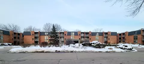 4179 Columbia Rd #213, North Olmsted, OH 44070