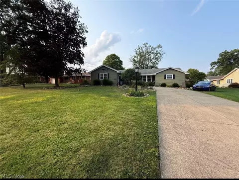 3354 Sandalwood Ln, Youngstown, OH 44511