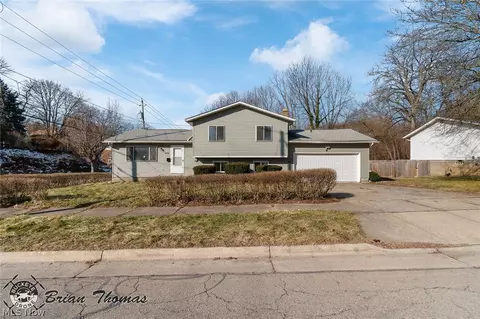 804 Carpenter St, Akron, OH 44310 photo 2