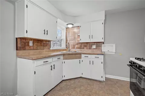 144 Roosevelt Ave, Elyria, OH 44035 photo 9