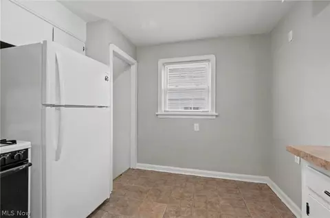 144 Roosevelt Ave, Elyria, OH 44035 photo 8