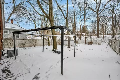Exterior - 7 Smith Ct, Elyria, OH 44035 photo 3 of 6