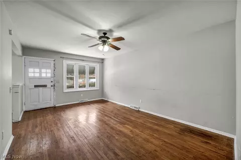 Living - 7 Smith Ct, Elyria, OH 44035 photo 1 of 3