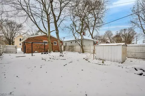 Exterior - 7 Smith Ct, Elyria, OH 44035 photo 6 of 6