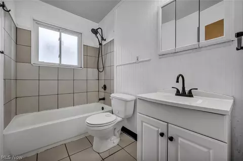 Bath - 7 Smith Ct, Elyria, OH 44035 photo 1 of 1