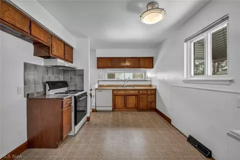 Kitchen - 7 Smith Ct, Elyria, OH 44035 photo 1 of 2