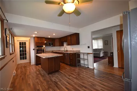 Kitchen - 888 Edenridge Dr, Boardman, OH 44512 photo 1 of 3