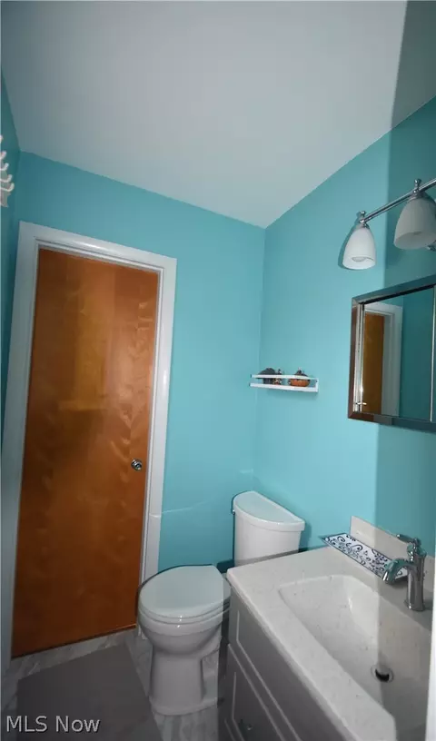 Bath - 888 Edenridge Dr, Boardman, OH 44512 photo 1 of 2