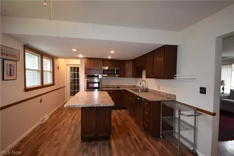 Kitchen - 888 Edenridge Dr, Boardman, OH 44512 photo 3 of 3