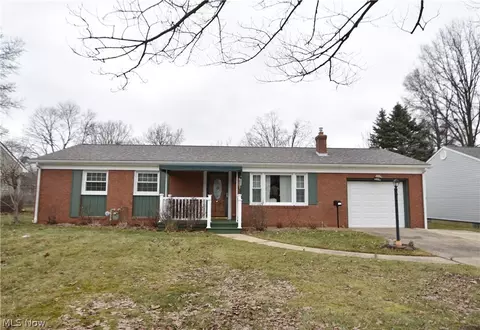 Exterior - 888 Edenridge Dr, Boardman, OH 44512 photo 2 of 5