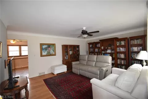 Living - 888 Edenridge Dr, Boardman, OH 44512 photo 1 of 3