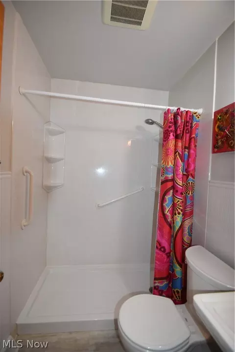 Bath - 888 Edenridge Dr, Boardman, OH 44512 photo 2 of 2