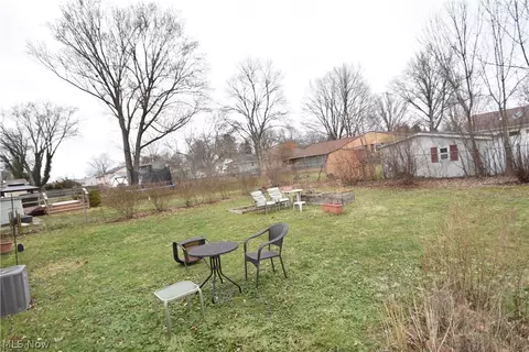 Exterior - 888 Edenridge Dr, Boardman, OH 44512 photo 4 of 5