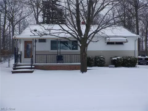 6103 Westbrook Dr, Brook Park, OH 44142