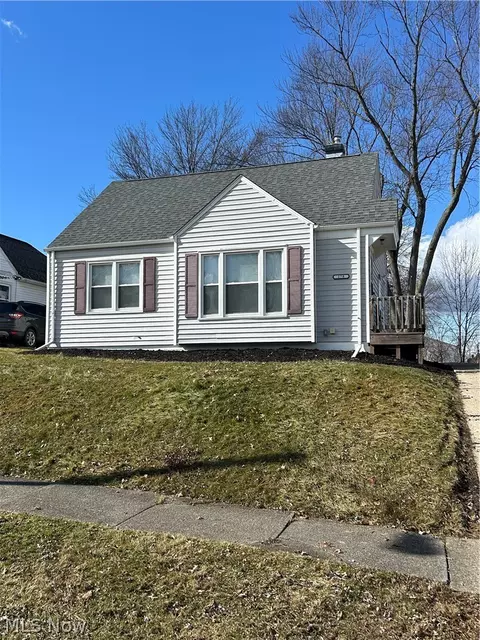 178 Mission Dr, Akron, OH 44301