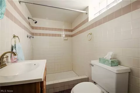Bath - 32 Como St, Struthers, OH 44471 photo 2 of 2