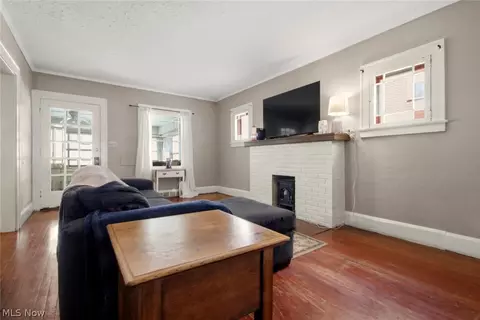 Living - 32 Como St, Struthers, OH 44471 photo 1 of 2