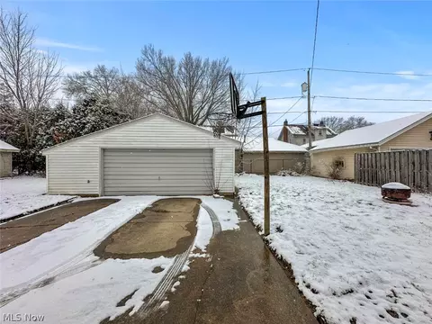 Exterior - 32 Como St, Struthers, OH 44471 photo 4 of 7