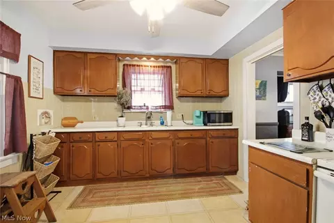 Kitchen - 32 Como St, Struthers, OH 44471 photo 1 of 2