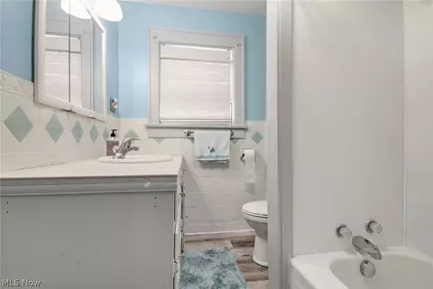 Bath - 32 Como St, Struthers, OH 44471 photo 1 of 2