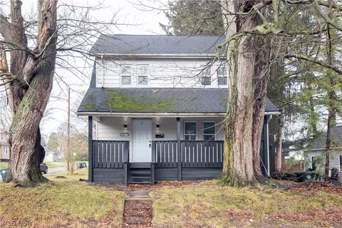 2462 Edwin Ave, Akron, OH 44314