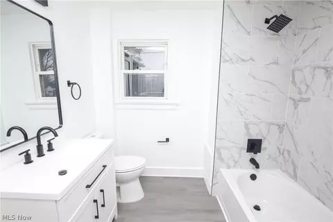 Bath - 2462 Edwin Ave, Akron, OH 44314 photo 1 of 1