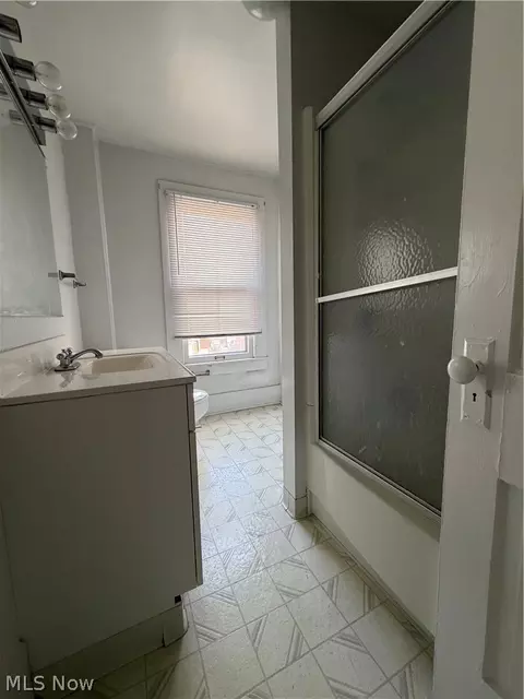 Bath - 54 Spring St, Struthers, OH 44471 photo 2 of 2