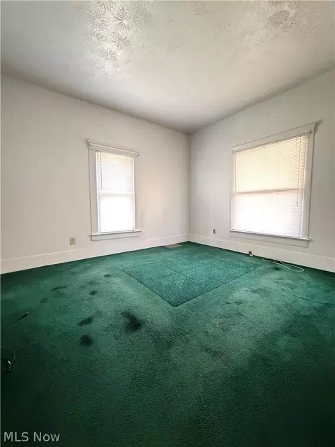 54 Spring St, Struthers, OH 44471 photo 8
