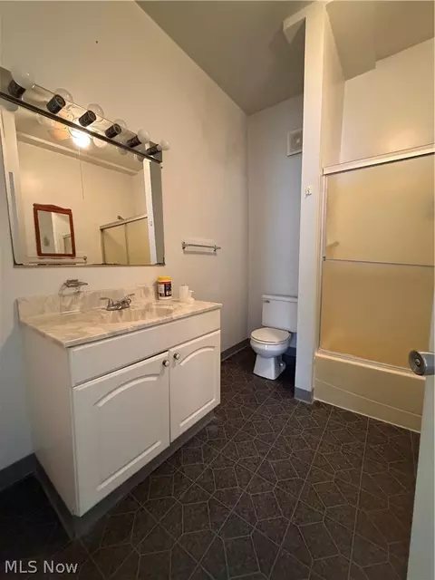 Bath - 54 Spring St, Struthers, OH 44471 photo 1 of 2