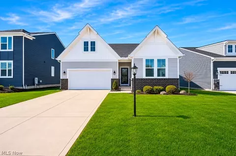 8896 Firethorne Dr, Columbia Station, OH 44028