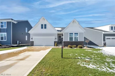 8896 Firethorne Dr, Columbia Station, OH 44028