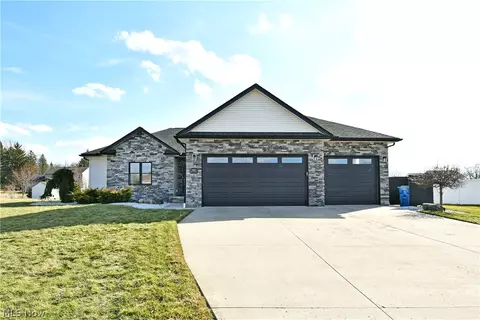 4885 Treeline Trl, New Middletown, OH 44442