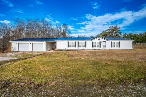 80 Sugar Ln, Mineral Wells, WV 26150