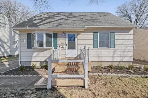 2851 8th St, Cuyahoga Falls, OH 44221