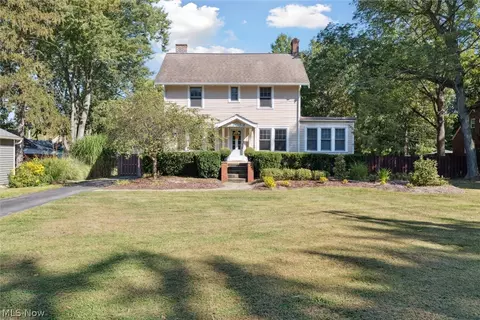 23052 Mastick Rd, North Olmsted, OH 44070