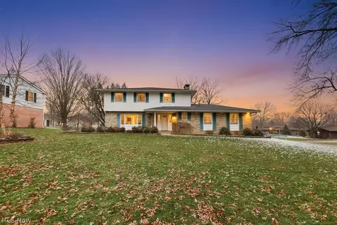2761 Crompton St NE, Canton, OH 44721