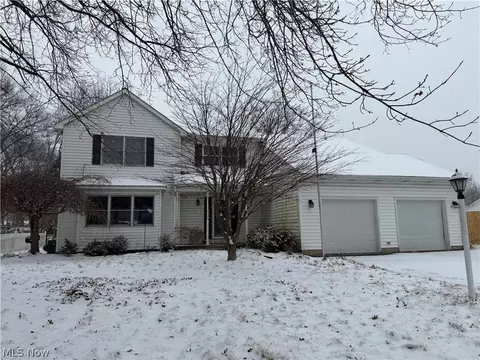 749 Regina Dr, Vermilion, OH 44089
