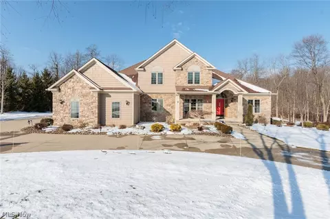 2502 Morning Star Dr, Hinckley, OH 44233