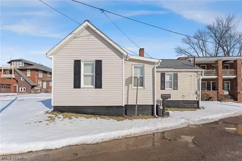 912 Essig Ct NW, Canton, OH 44703