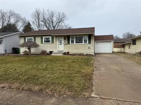 835 Chelsea Dr, Dover, OH 44622