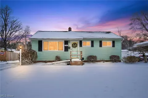 23965 Lebern Dr, North Olmsted, OH 44070