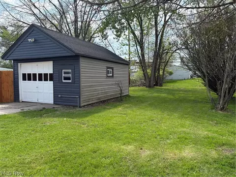 Exterior - 5116 Erwin St, Maple Heights, OH 44137 photo 3 of 4