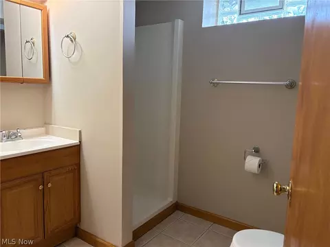 Bath - 5116 Erwin St, Maple Heights, OH 44137 photo 4 of 4
