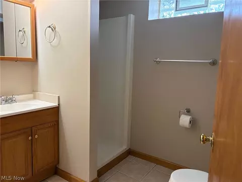 Bath - 5116 Erwin St, Maple Heights, OH 44137 photo 4 of 4