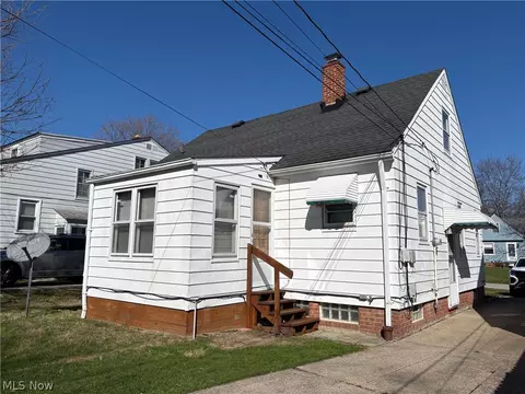 Exterior - 5116 Erwin St, Maple Heights, OH 44137 photo 2 of 4