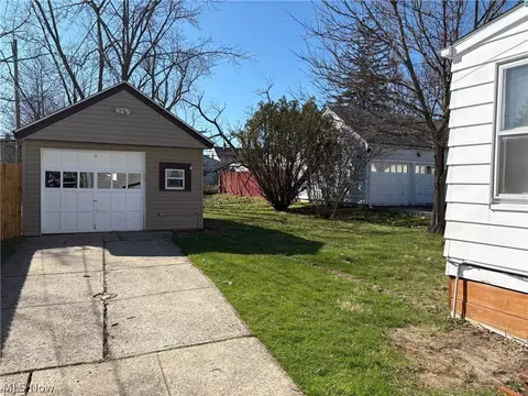 Exterior - 5116 Erwin St, Maple Heights, OH 44137 photo 2 of 4