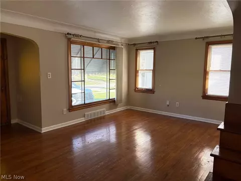 Living - 5116 Erwin St, Maple Heights, OH 44137 photo 1 of 2
