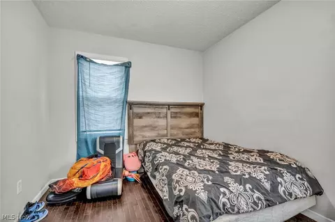 Bedroom - 515 E 250th St, Euclid, OH 44132 photo 6 of 8