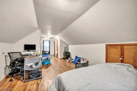 Bedroom - 515 E 250th St, Euclid, OH 44132 photo 7 of 8